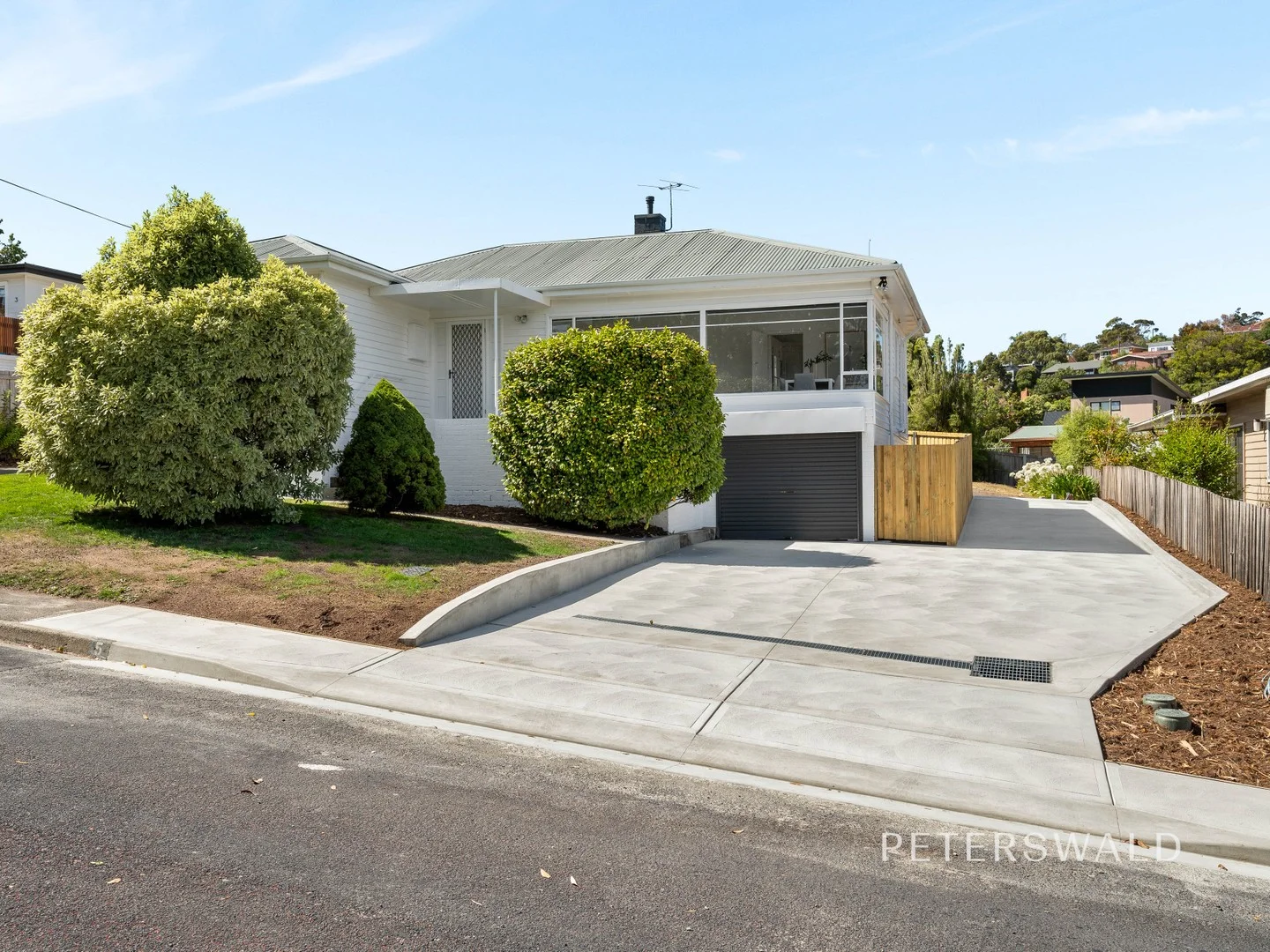 5 Loatta Road, Lindisfarne TAS 7015