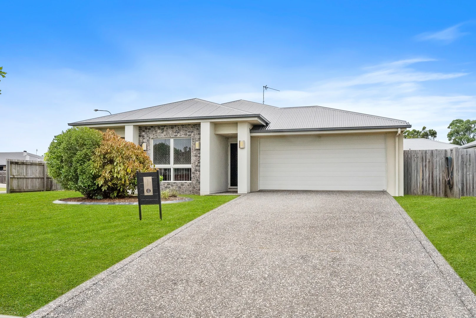 15 Samphire Street, Eli Waters QLD 4655