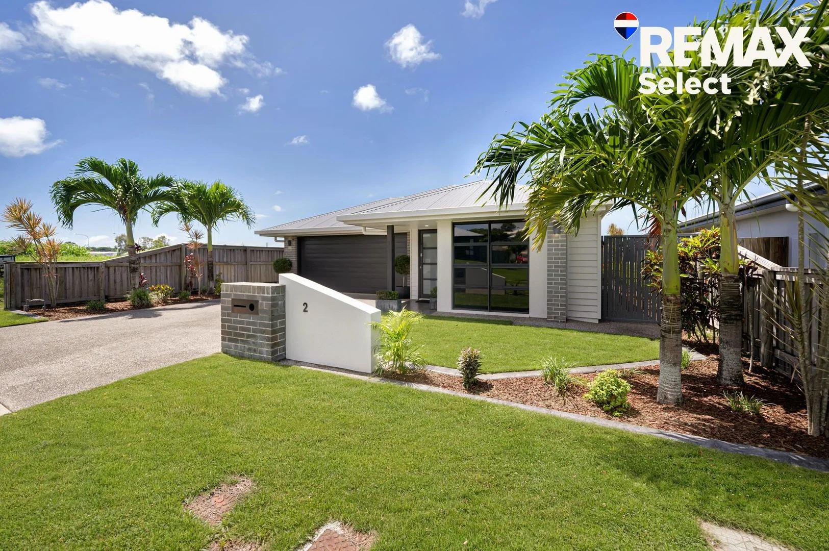 2 Beale Crescent, Rural View QLD 4740