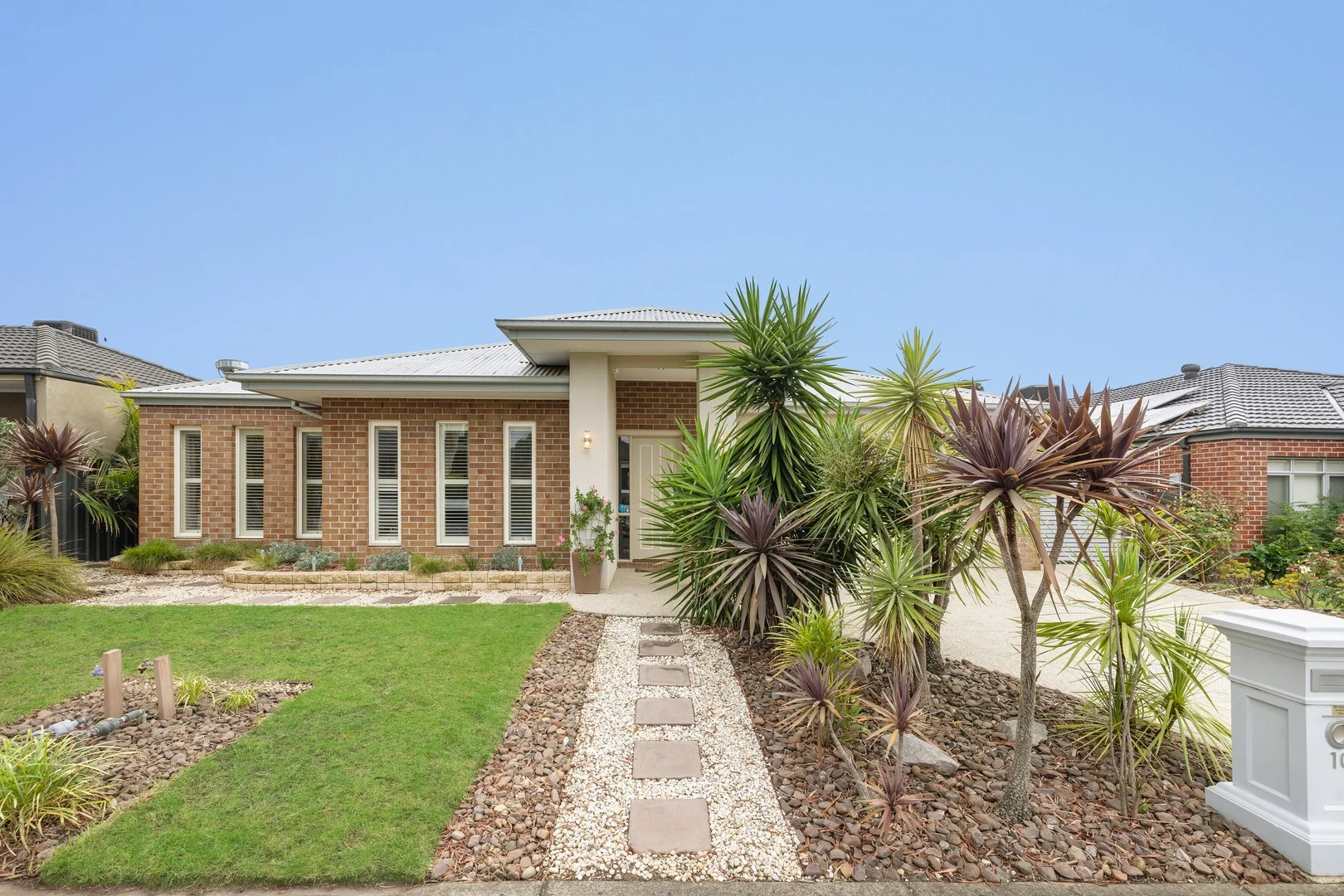 10 Lumina Avenue, Cranbourne North VIC 3977