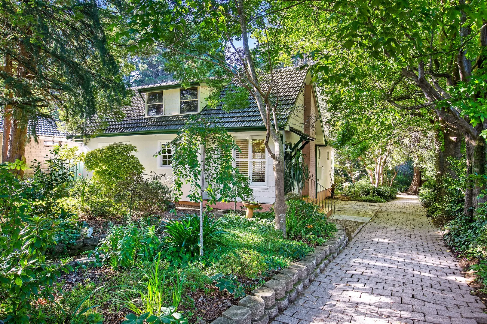 26 Scott Avenue, Leura NSW 2780