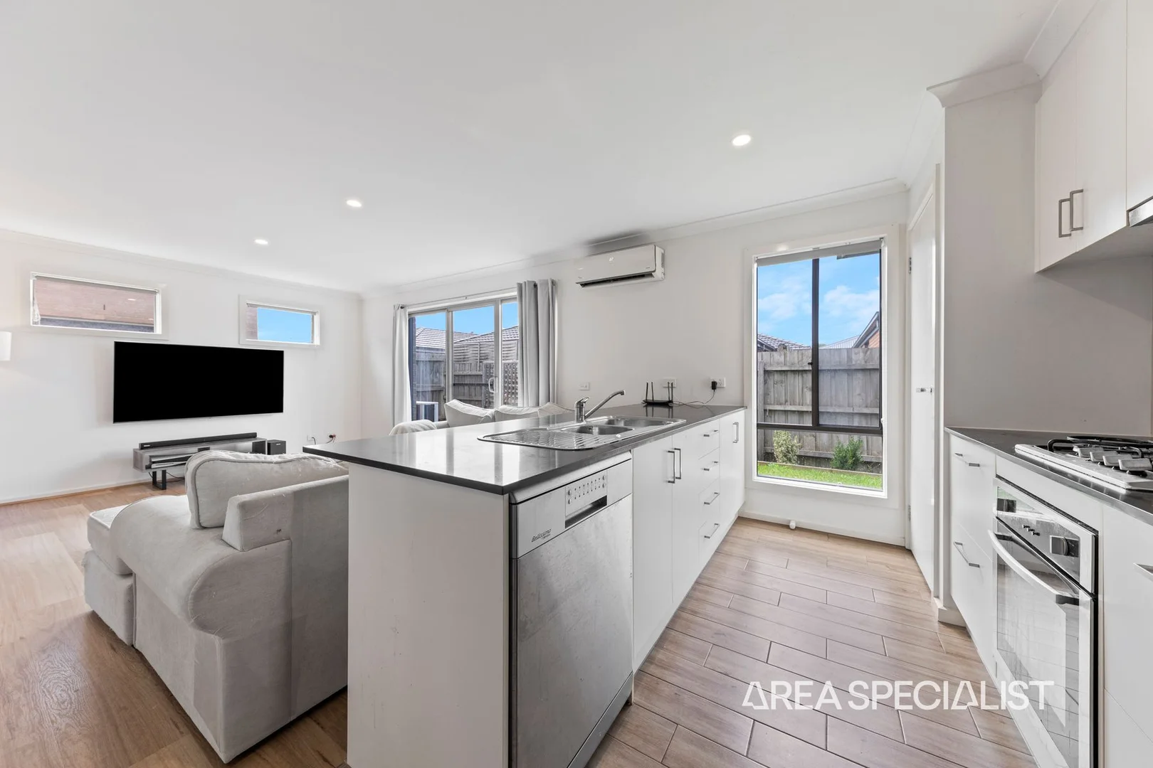 Additional image 2 of 10 Nemo Street, Pakenham VIC 3810