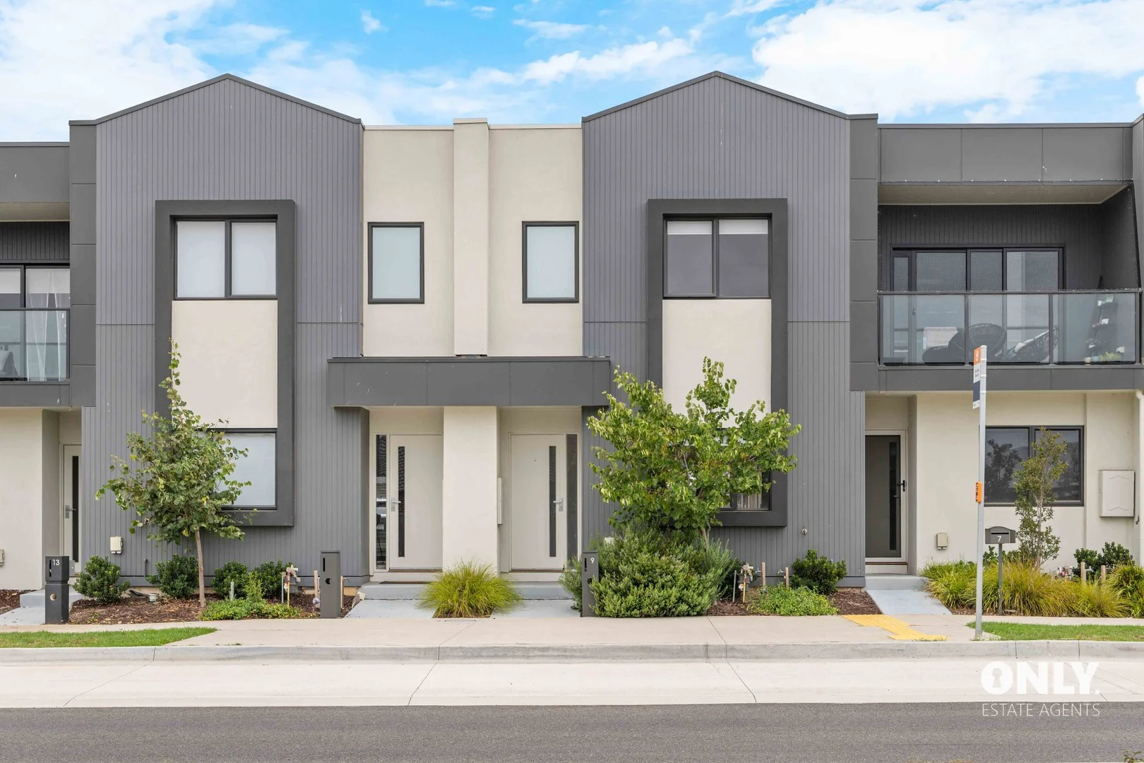 9 Vera Close, Clyde North VIC 3978