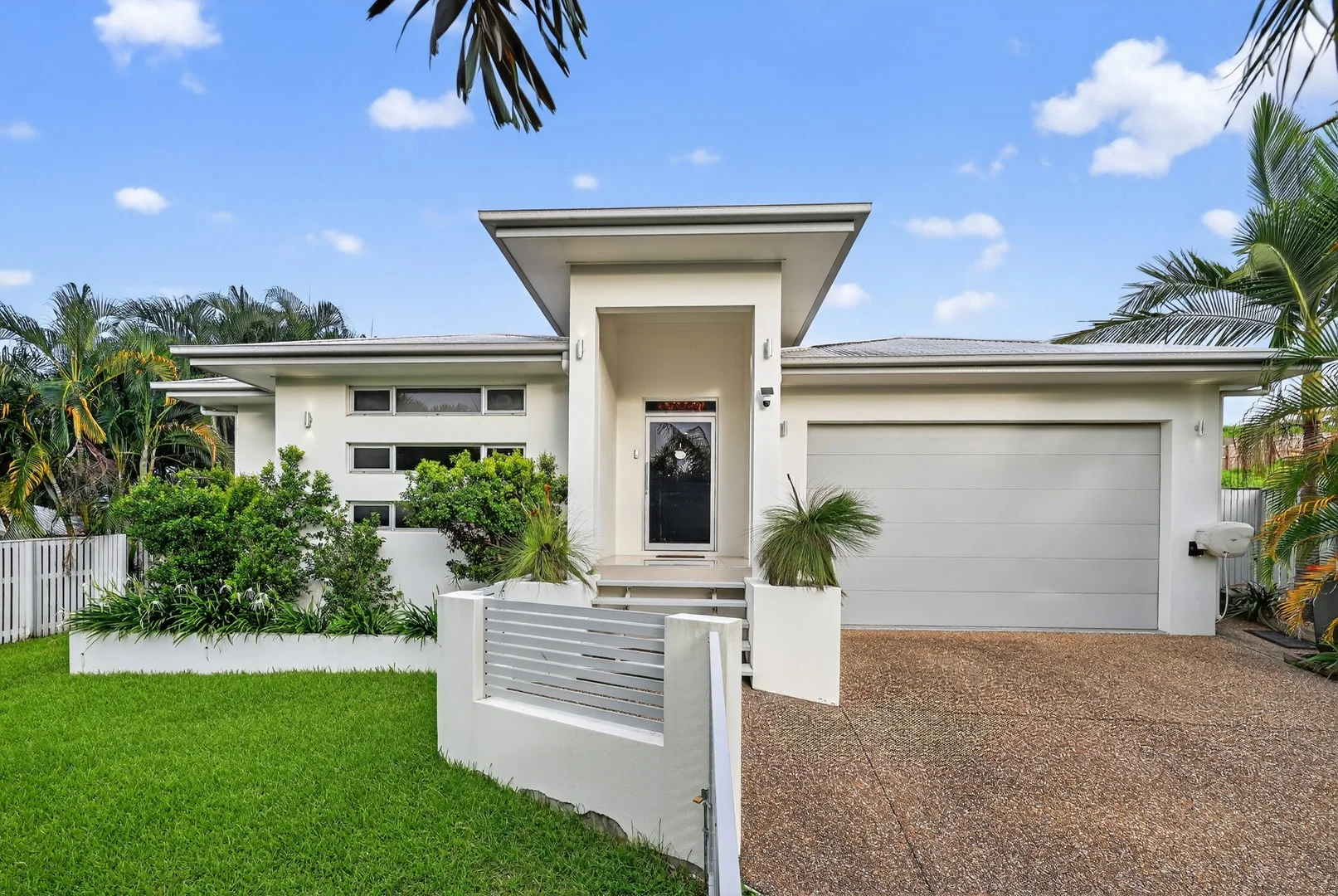 14 Deedes Crescent, Bushland Beach QLD 4818 photo 2