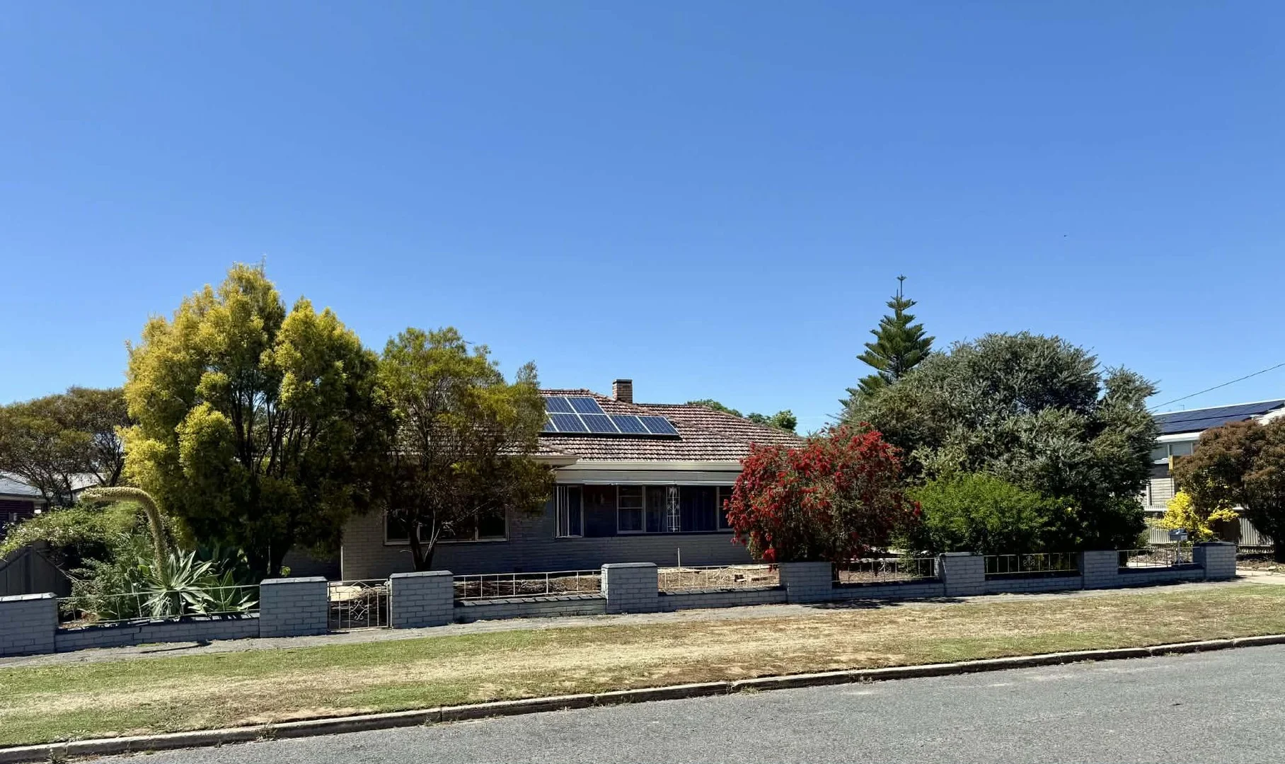 43 Devereux St, Warracknabeal VIC 3393 photo 2