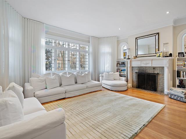 29 Av. Church Hill