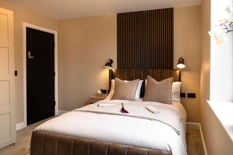 Studio 5, Stepping Lane DE1, Studio to rent
