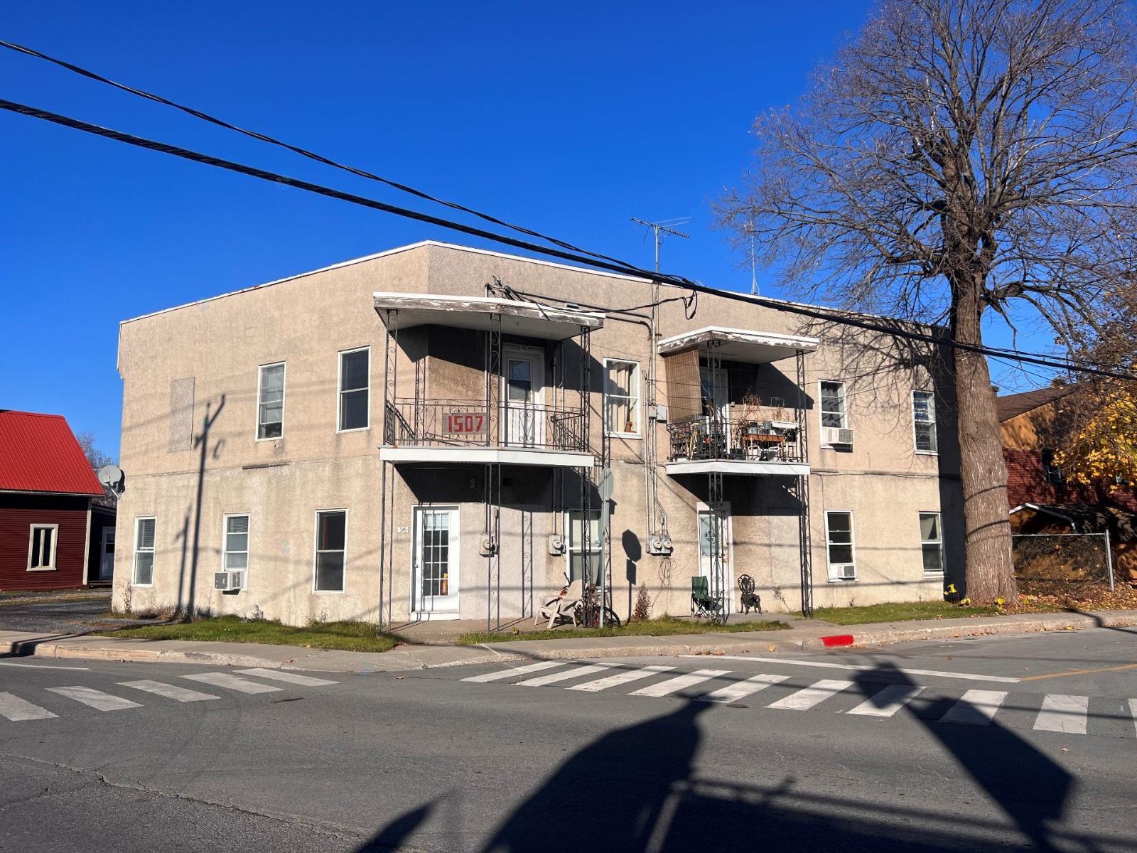 345 Rue Claude-De Ramezay