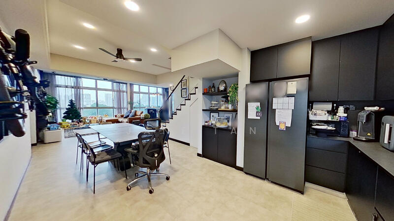221 Queensway photo 5