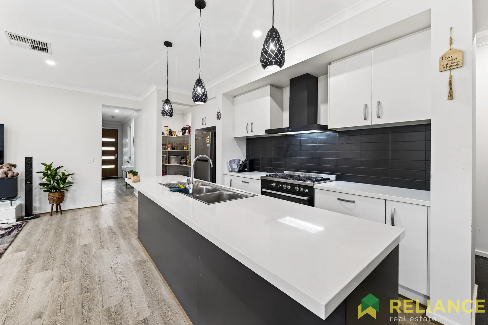14 Samuel Road, Weir Views VIC 3338 photo 5