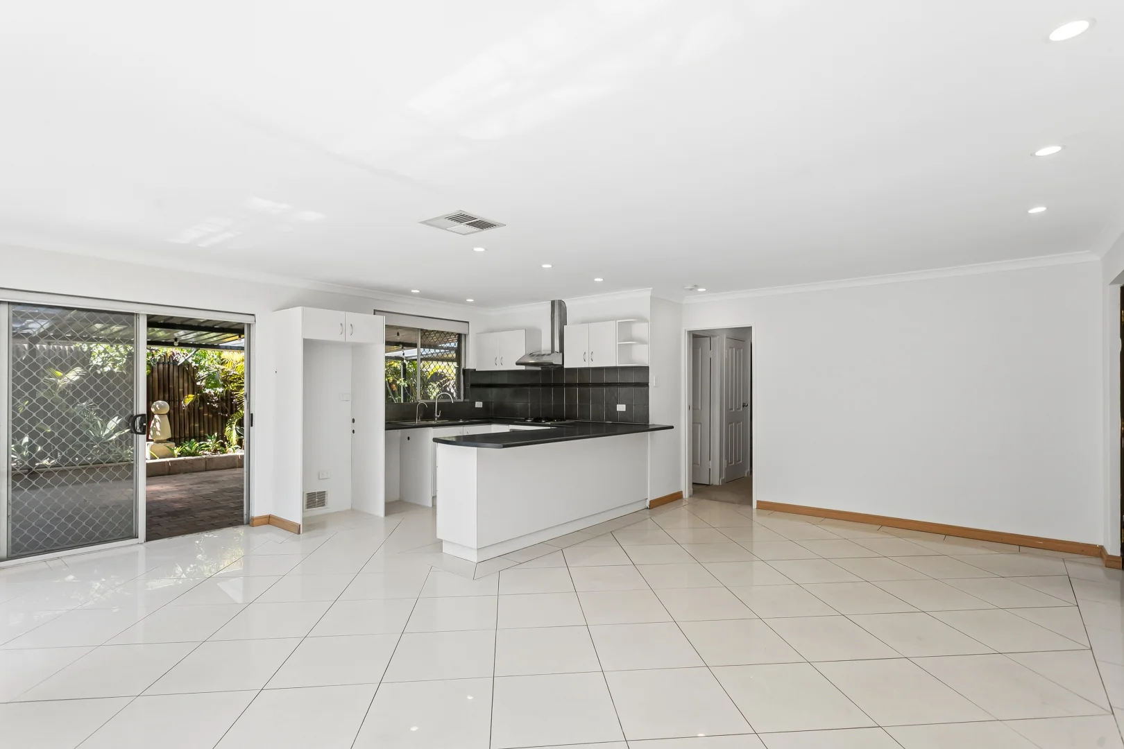 Additional image 11 of 52 Shillington Way, Thornlie WA 6108