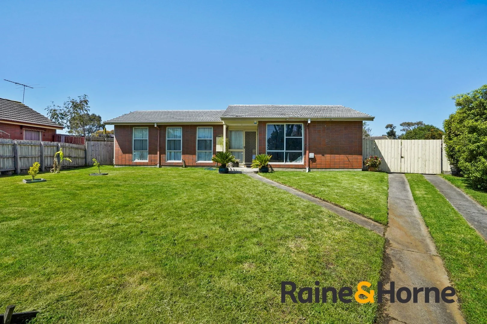 6 Kurt Place, Cranbourne VIC 3977
