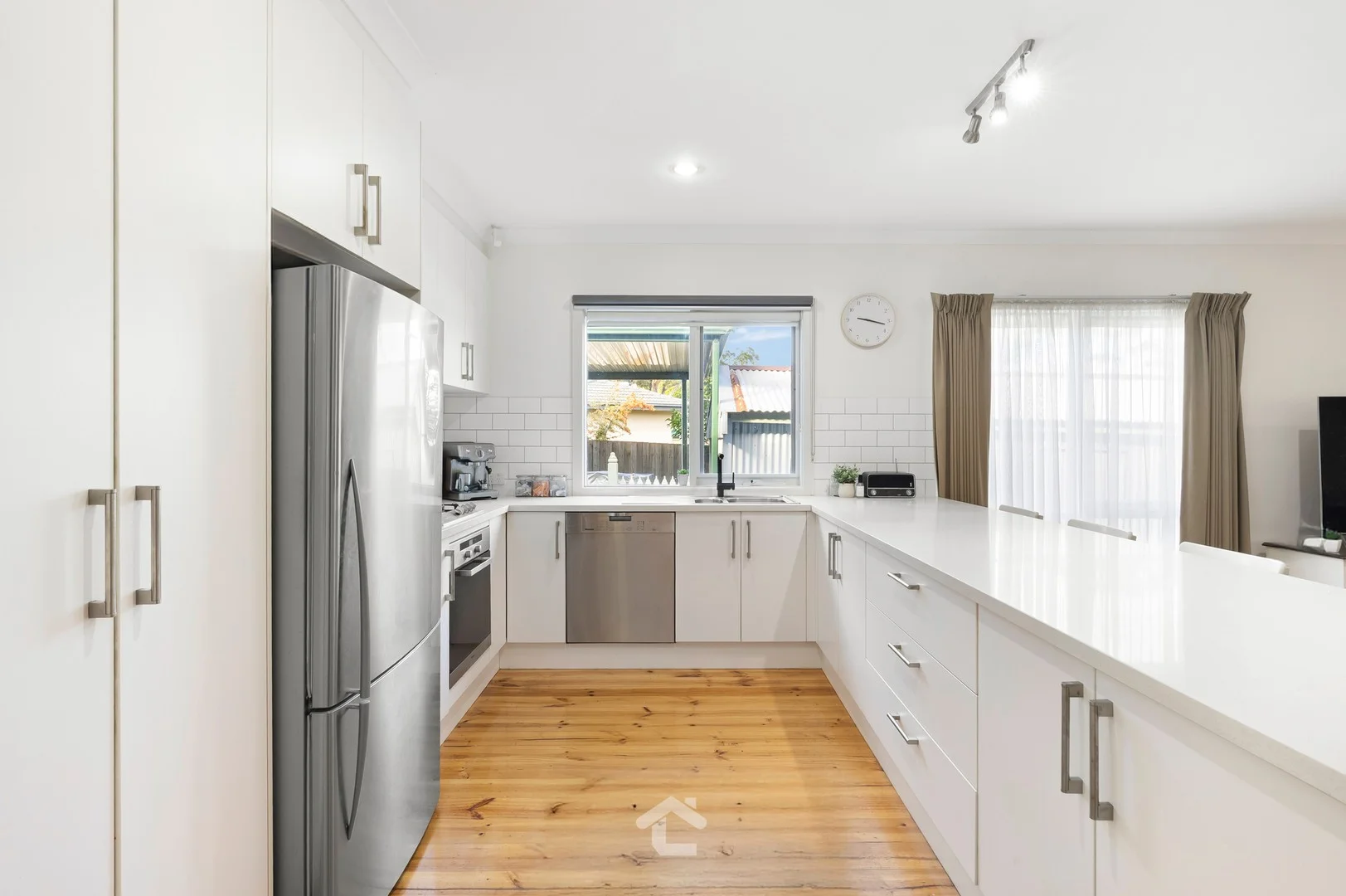 6 Lewis Road, Wantirna South VIC 3152