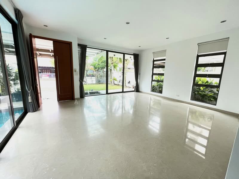 Dunsfold Drive photo 4