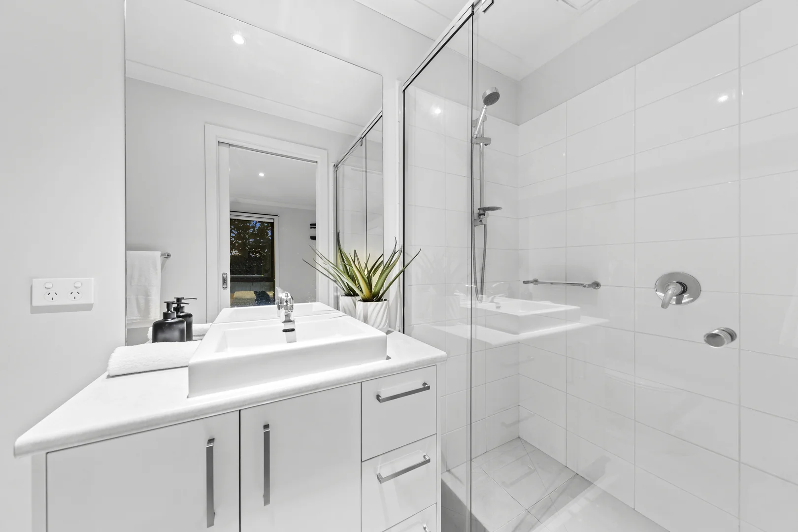 Additional image 5 of 37 Lakeside Boulevard, Pakenham VIC 3810