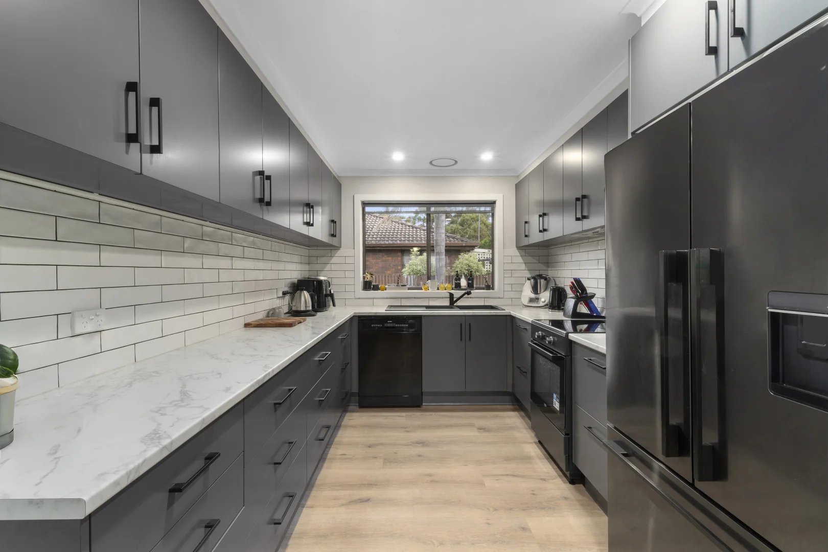 1 Baker St, Colac VIC 3250 photo 2