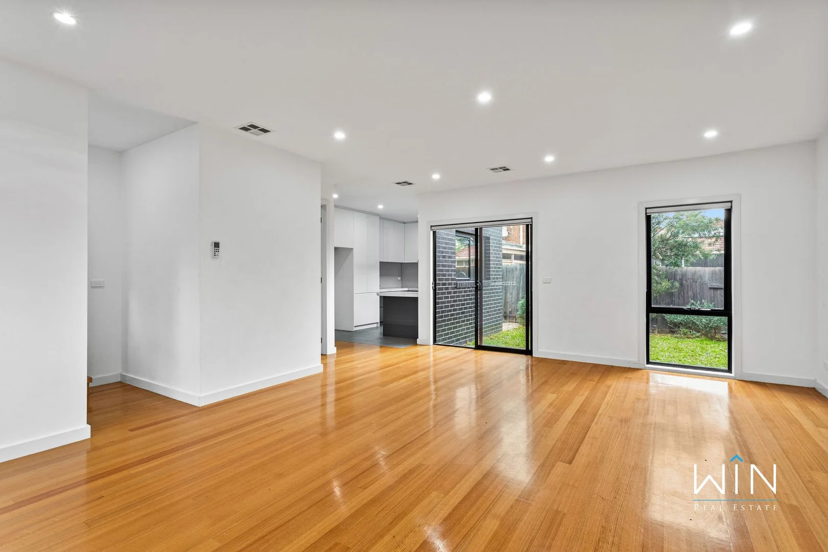 2/43 Hope Street, Springvale VIC 3171 photo 2