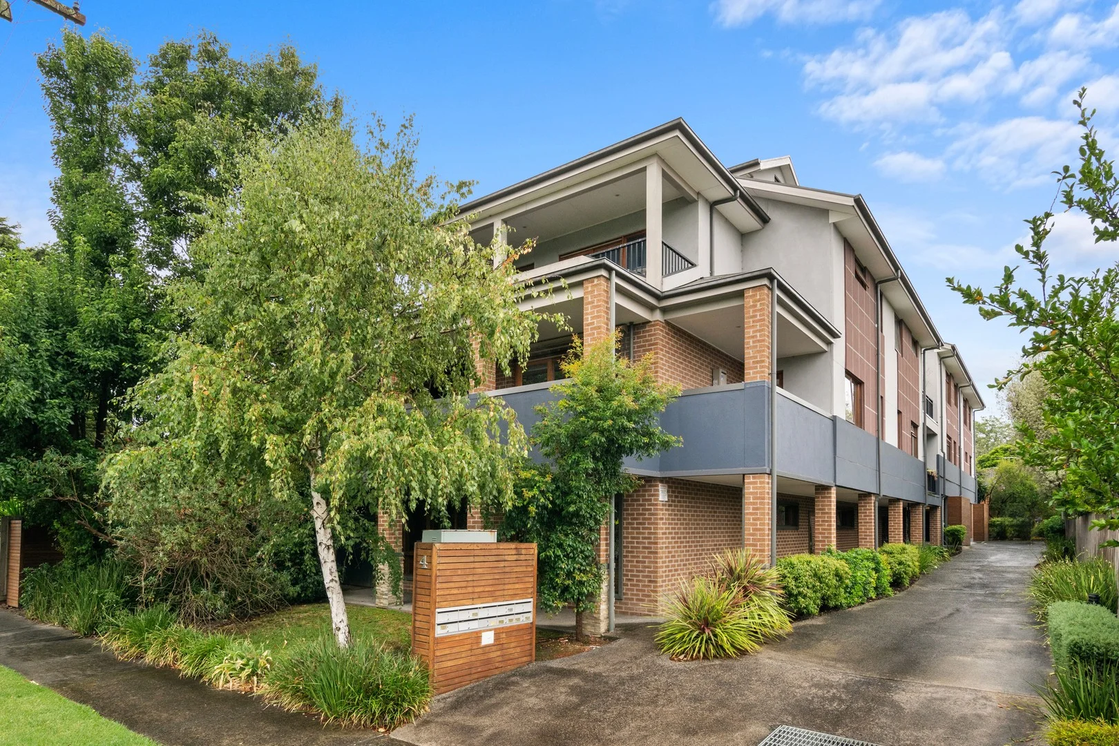 9/4 Springfield Avenue, Croydon VIC 3136