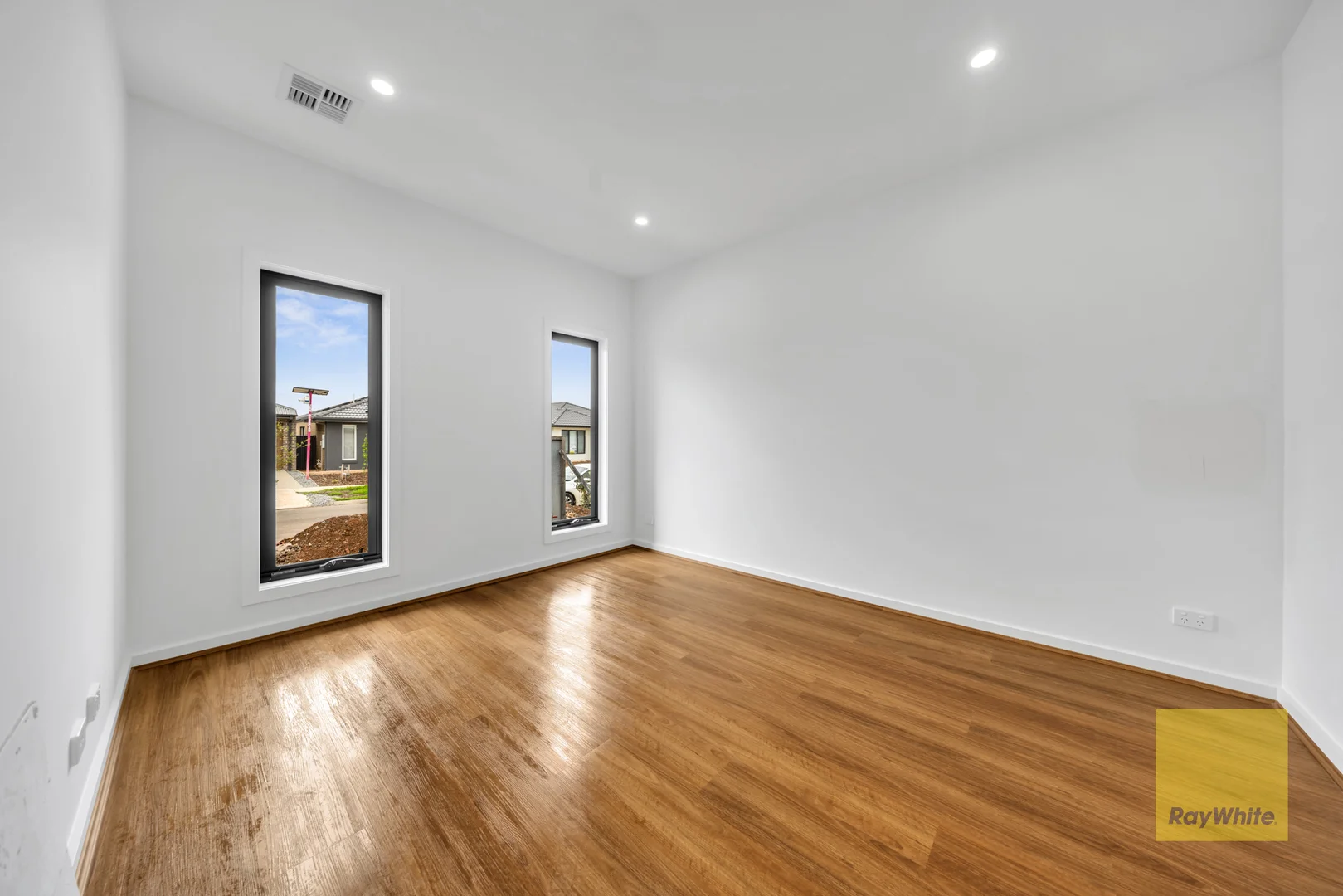 19 Esmeralda Avenue, Tarneit VIC 3029 photo 4