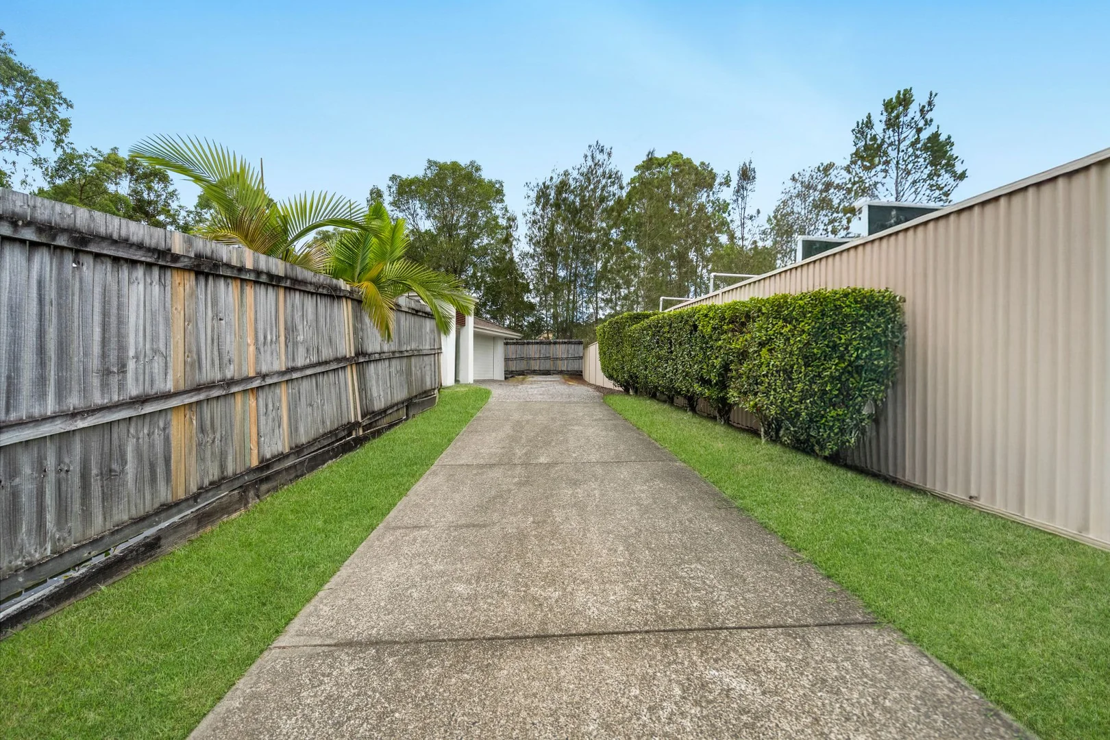 18 Debbie Way, Nerang QLD 4211 photo 2