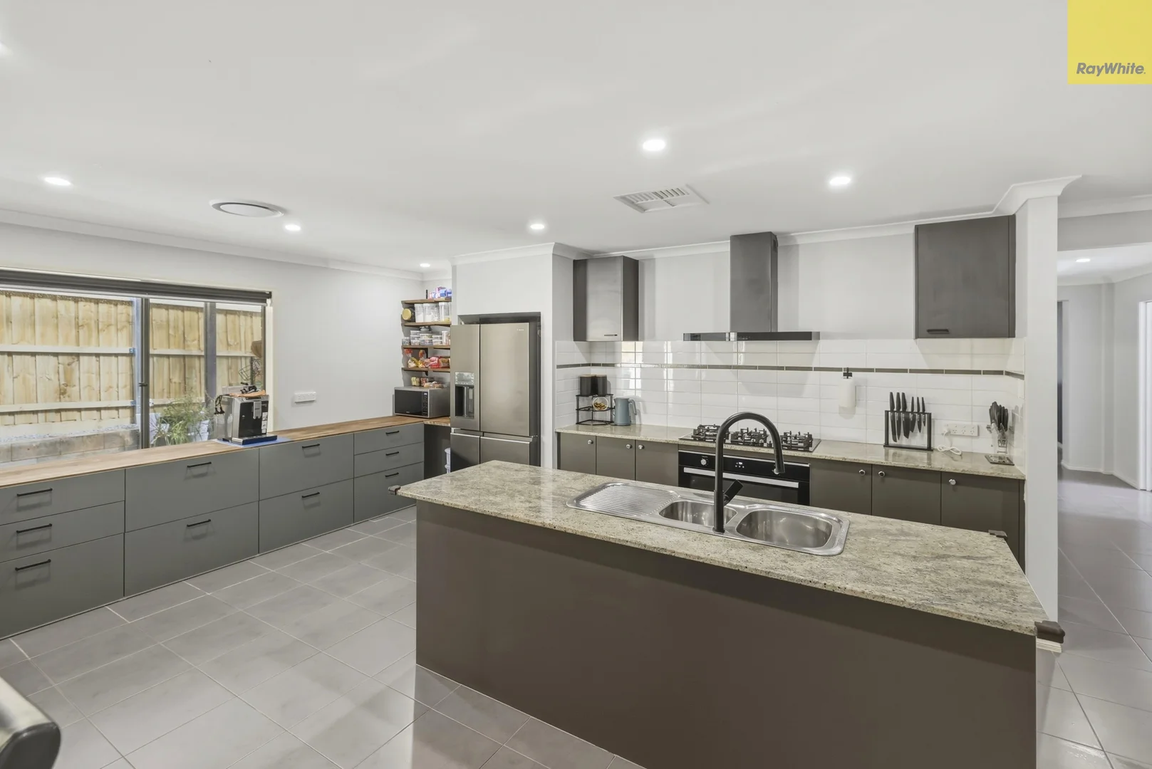 23 Silverdale Drive, Darley VIC 3340 photo 4