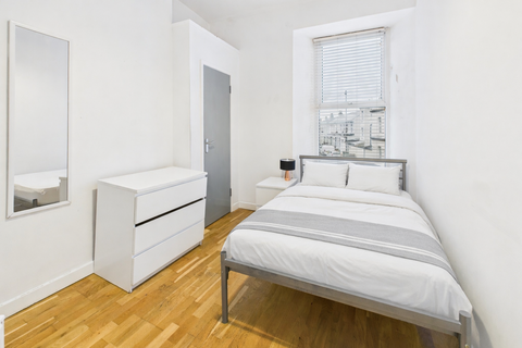 North Road West, Stonehouse PL1, Room to rent