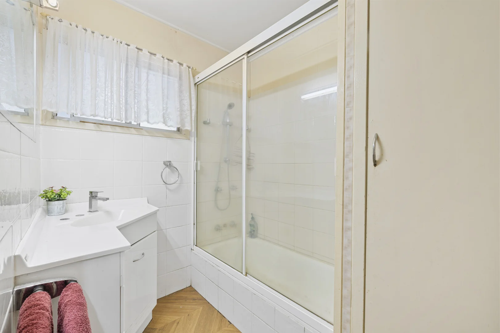 9 Luck Place, Emerald QLD 4720 photo 5