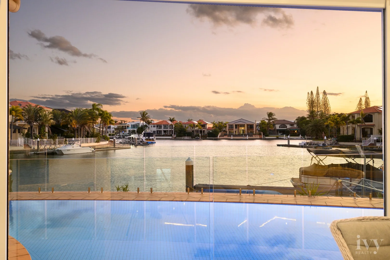 33 The Peninsula, Sovereign Islands QLD 4216