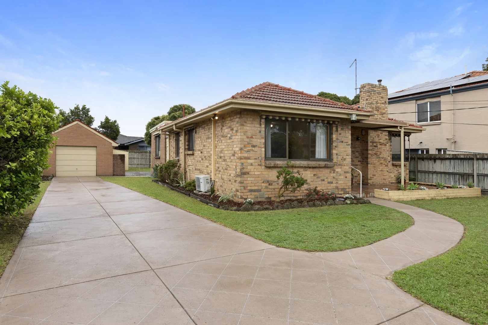 2 Lawborough Avenue, Parkdale VIC 3195