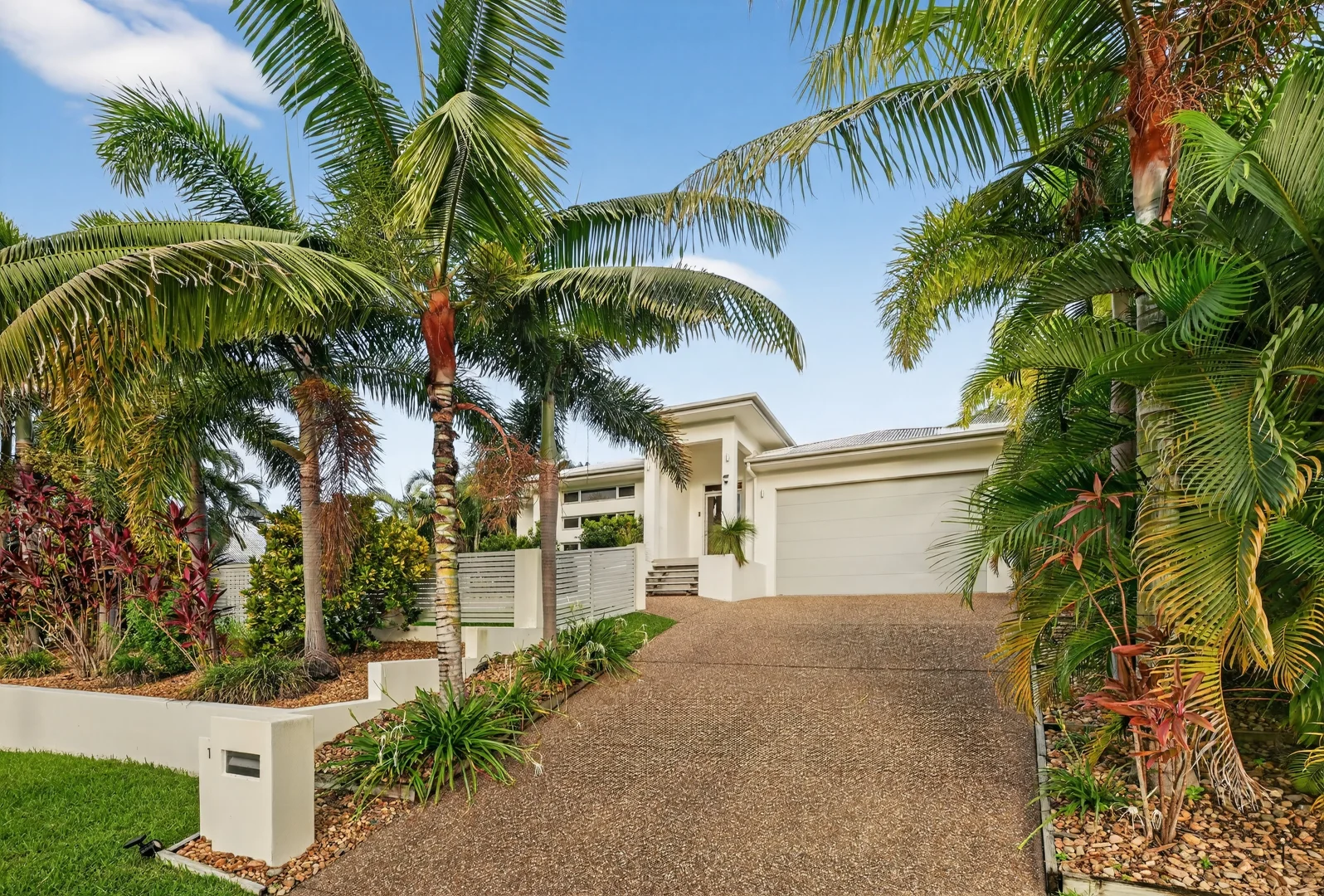 14 Deedes Crescent, Bushland Beach QLD 4818 photo 3