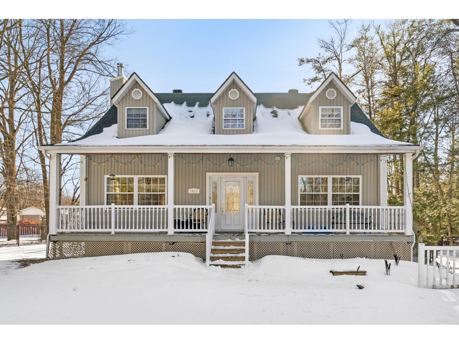 1872 Rue Cedar