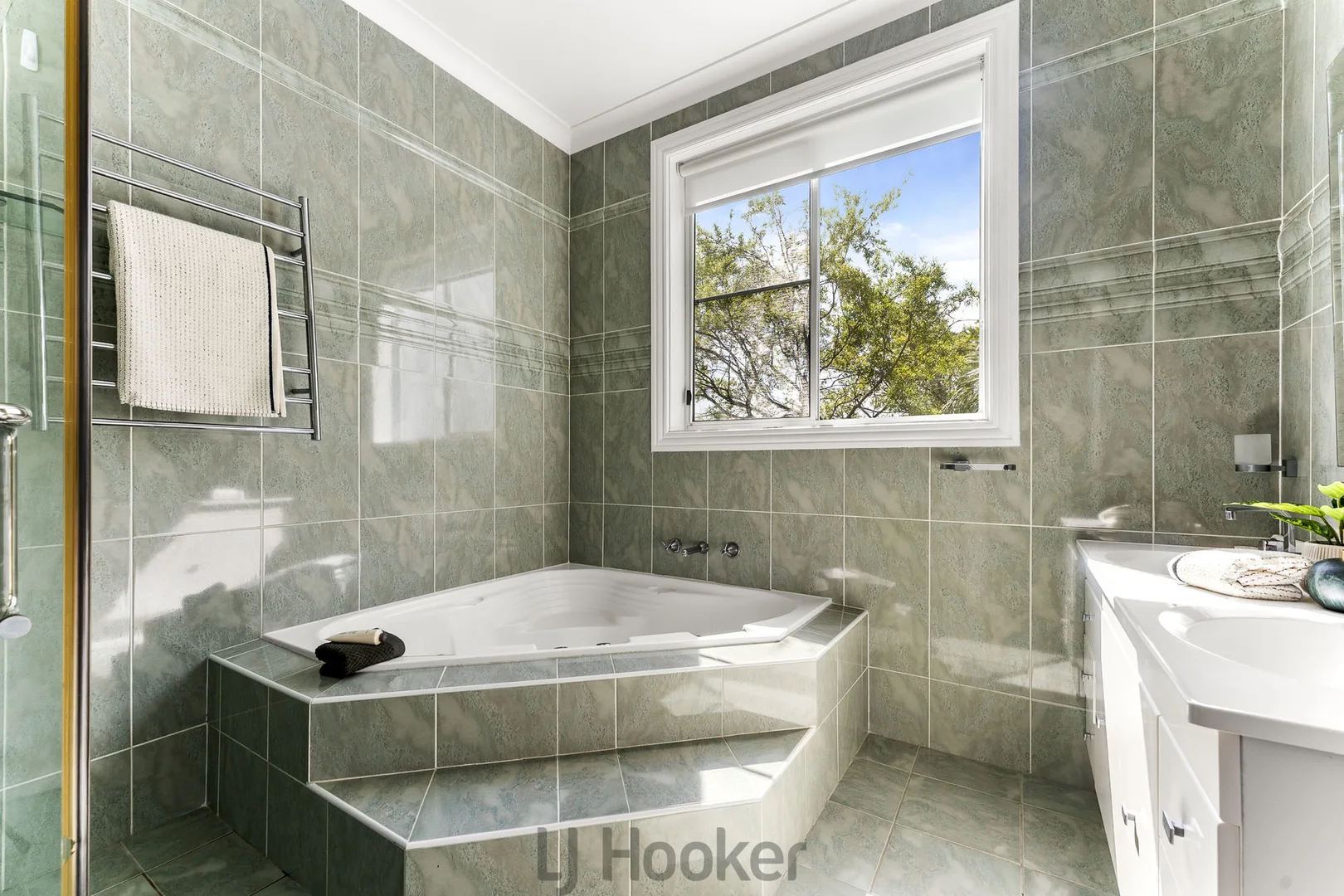 Additional image 15 of 76 Sunlight Parade, Fishing Point NSW 2283