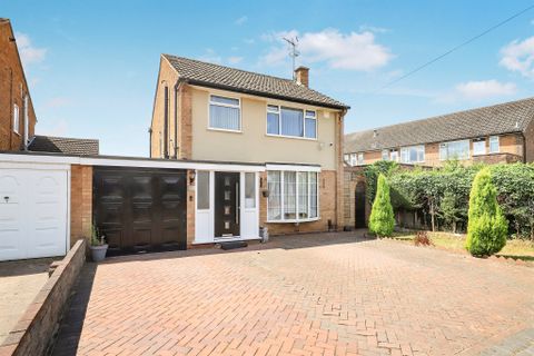 Milldale Road, Fordhouses, Wolverhampton WV10