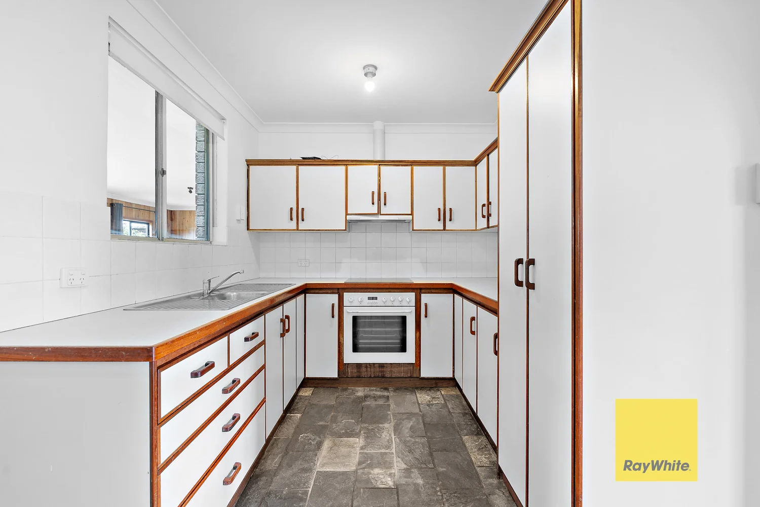 24 Coachwood Way, Maddington WA 6109