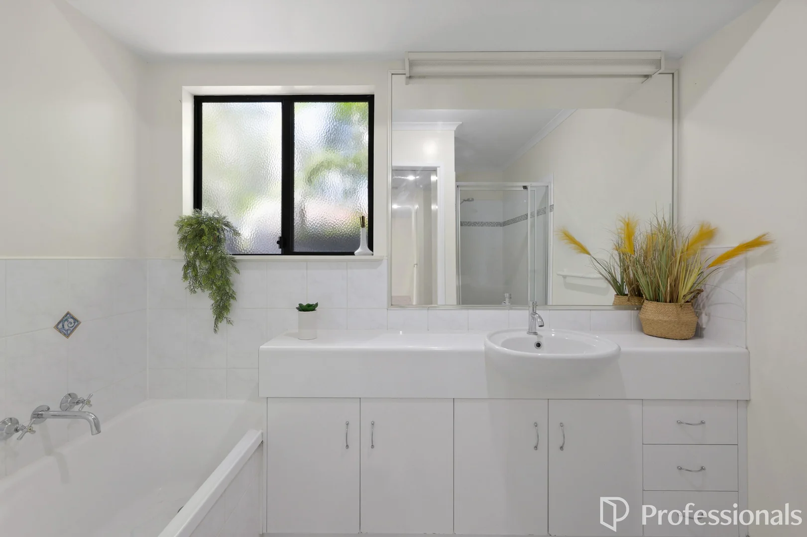 Additional image 11 of 4 Daydream Close, Mount Pleasant QLD 4740