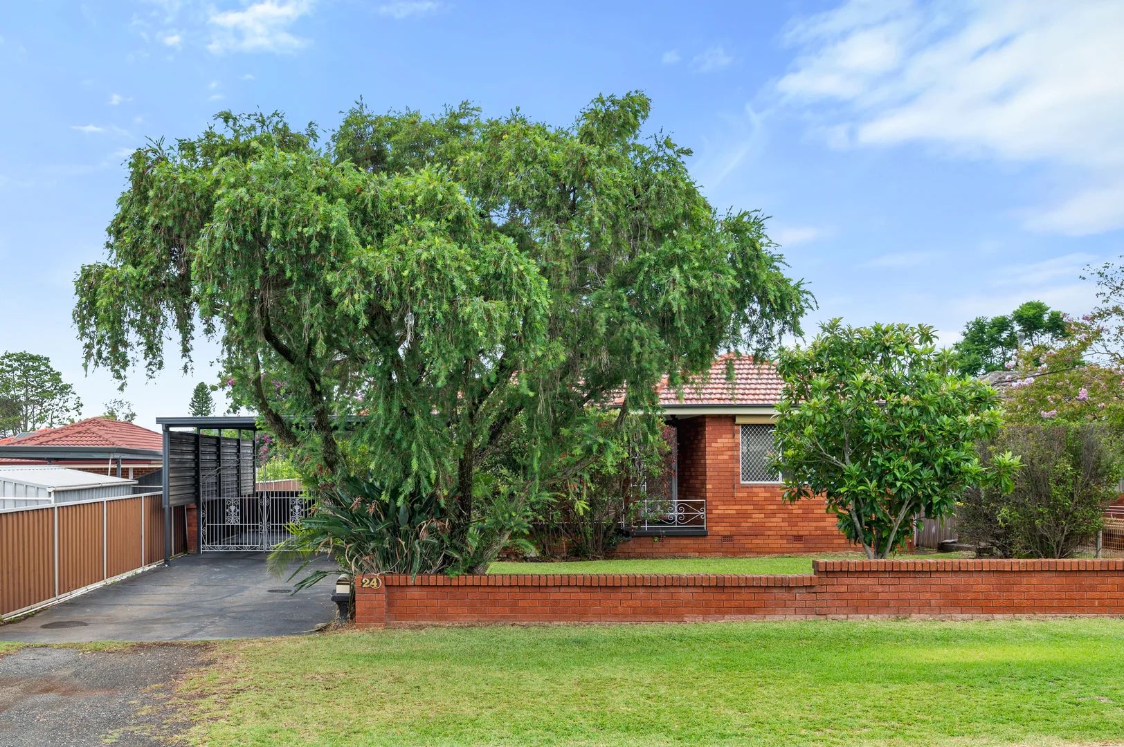 24 Edgar Street, Macquarie Fields NSW 2564 photo 2