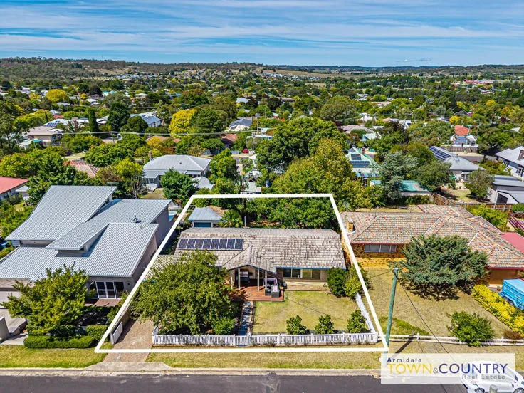 9 Laurence Avenue, Armidale NSW 2350