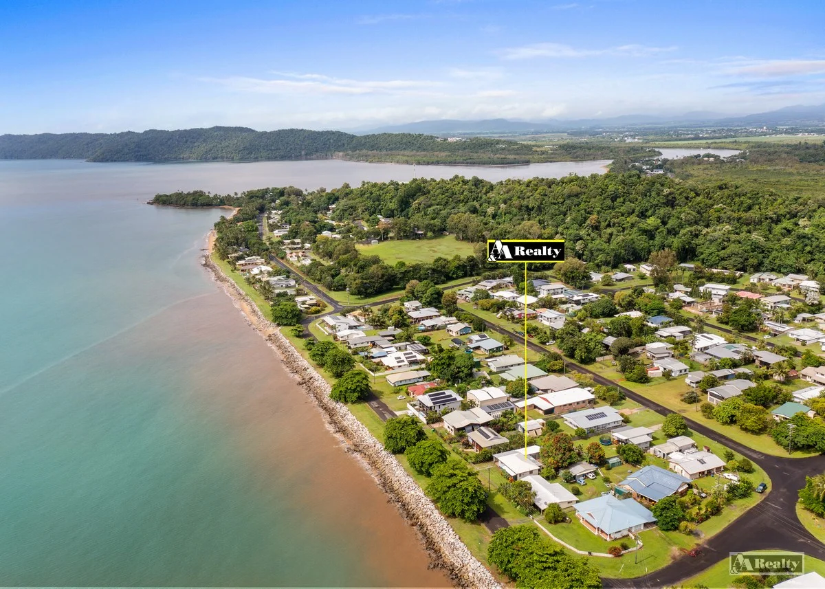 21 Esplanade, Flying Fish Point QLD 4860