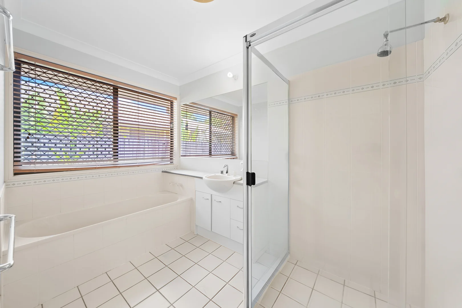 23 Dorian Crescent, Sippy Downs QLD 4556 photo 4