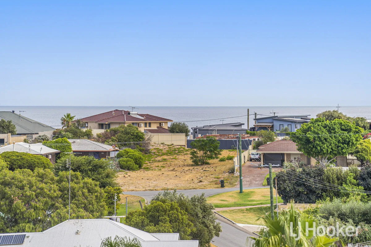 Additional image 2 of 7 Allan Place, Halls Head WA 6210