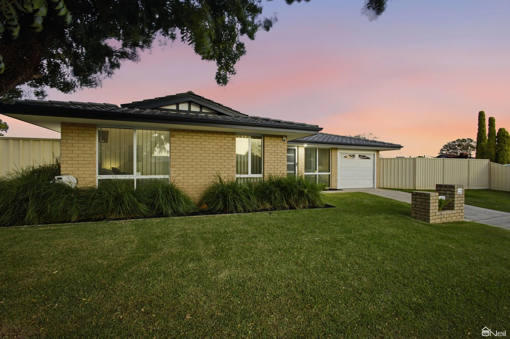 2 Chisholm Circle, Seville Grove WA 6112