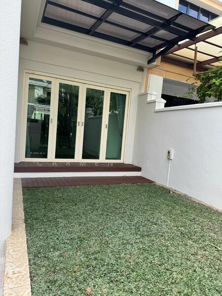 118 Mariam Way photo 2