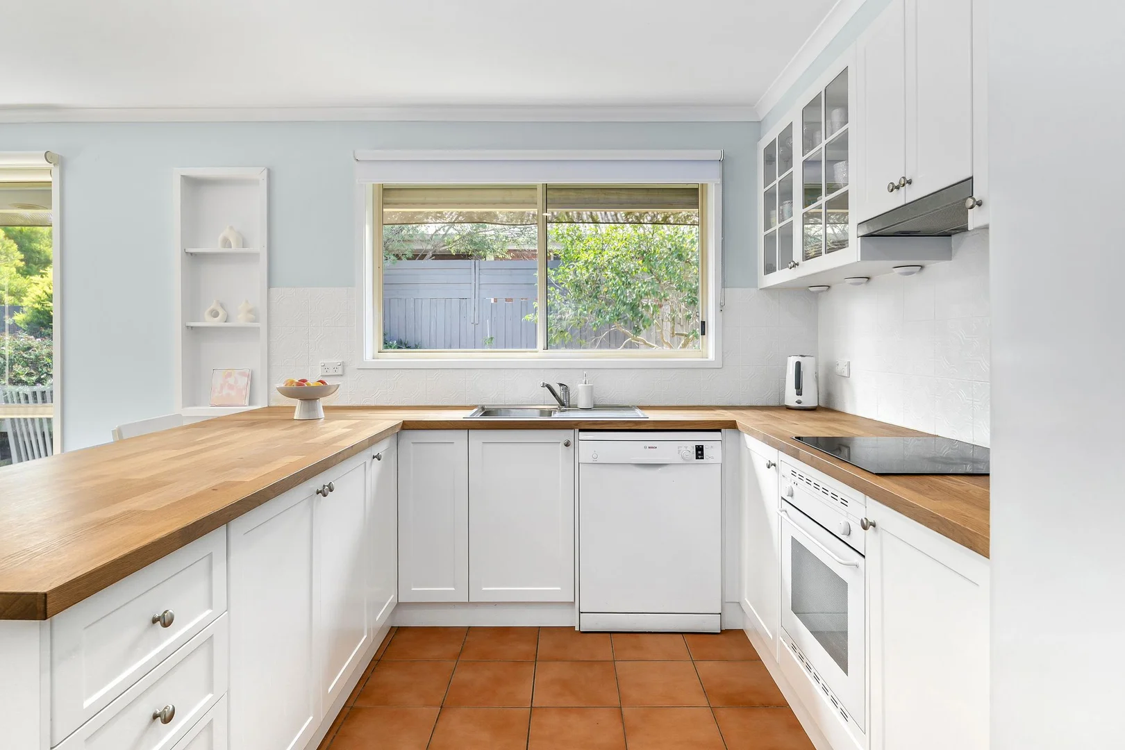 16 Settlers Way, Mount Martha VIC 3934 photo 4