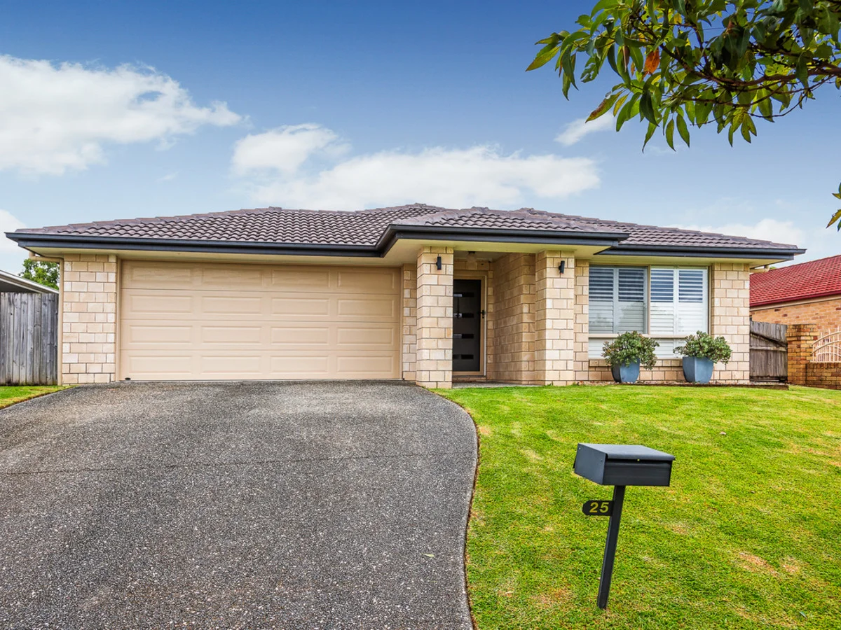 25 Barrington Street, Pacific Pines QLD 4211