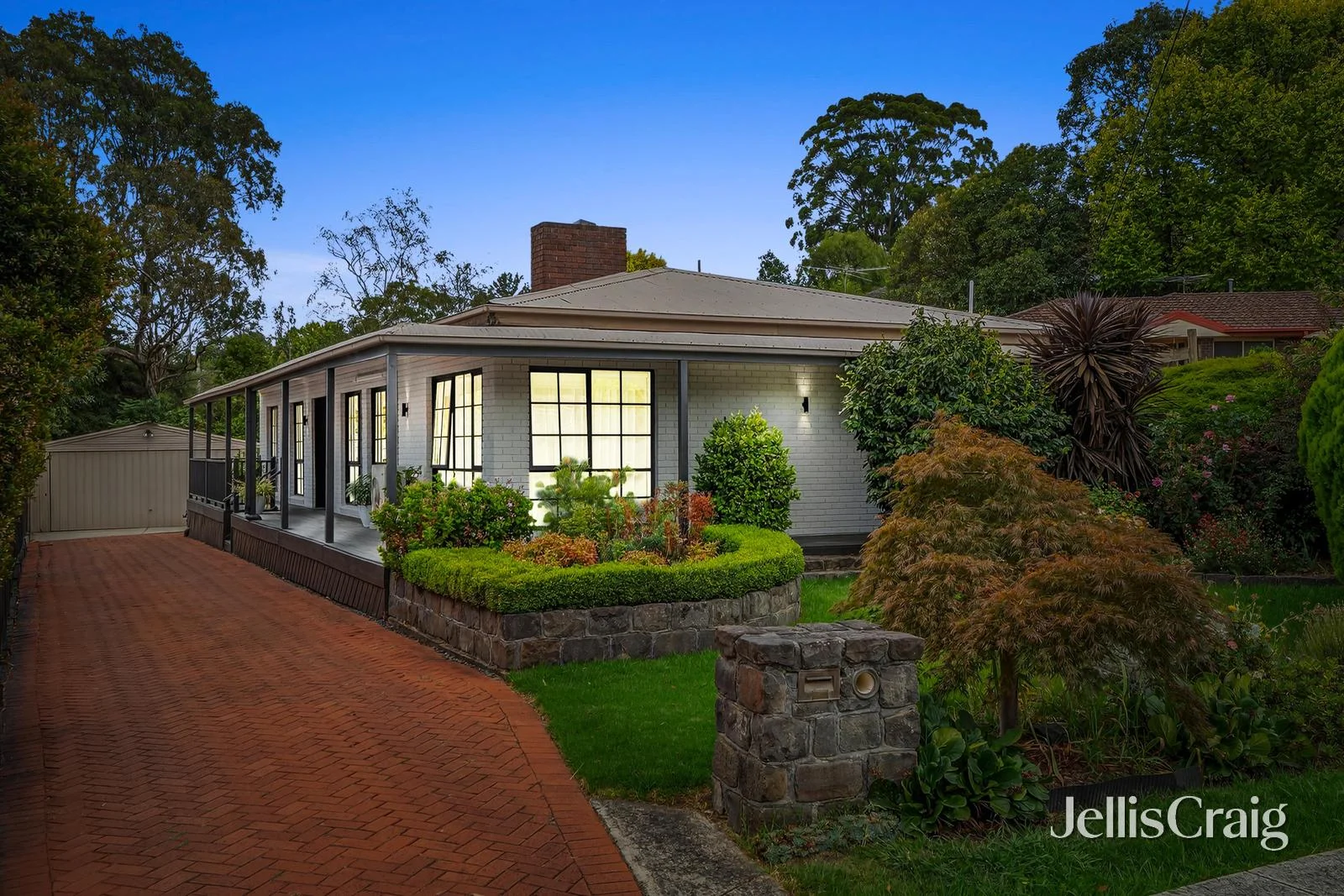 17 Wyuna Walk, Mooroolbark VIC 3138
