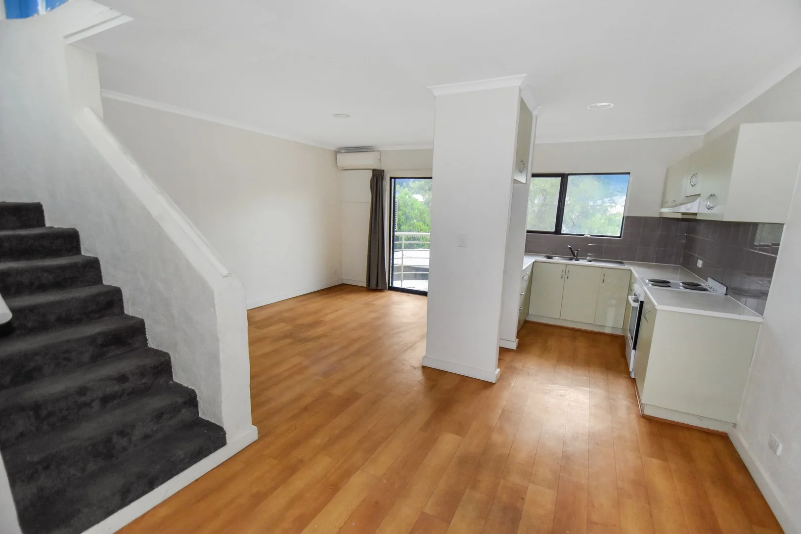 17/11 Undoolya Road, East Side NT 0870