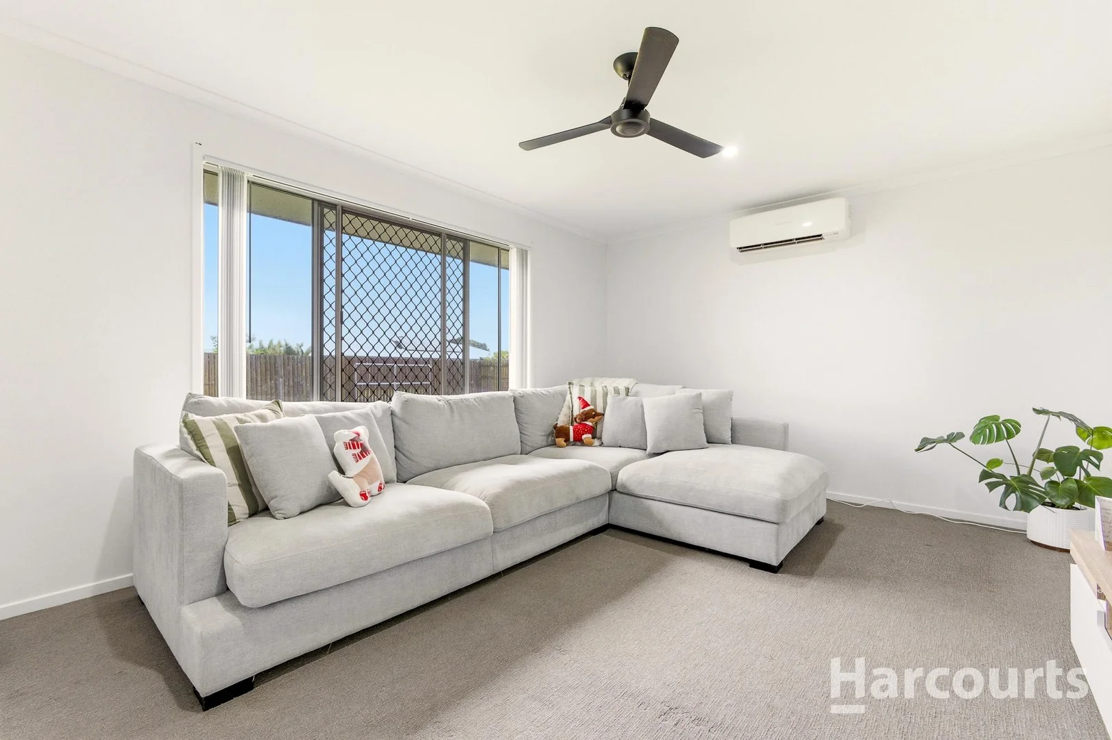 69 Imperial Circuit, Eli Waters QLD 4655 photo 5