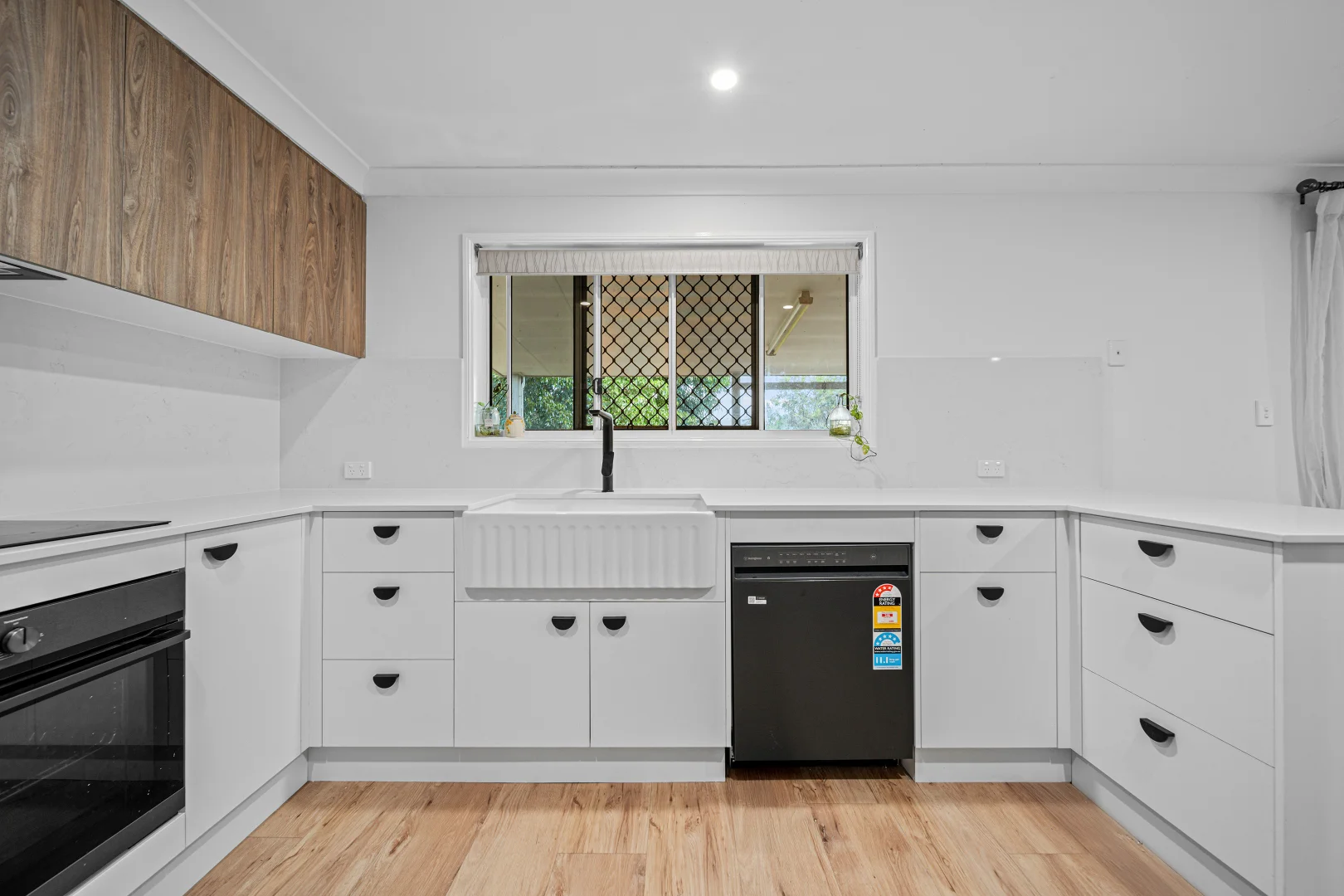 18 Cowan Crescent, Emerald QLD 4720 photo 5