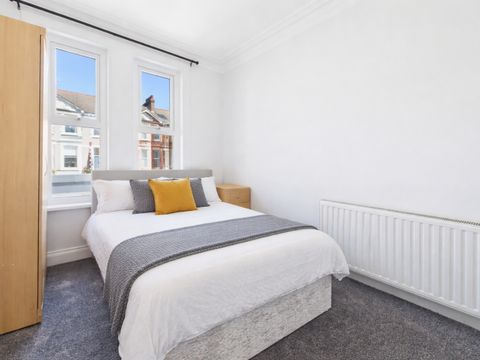 Salisbury Road, St Judes PL4, Room to rent