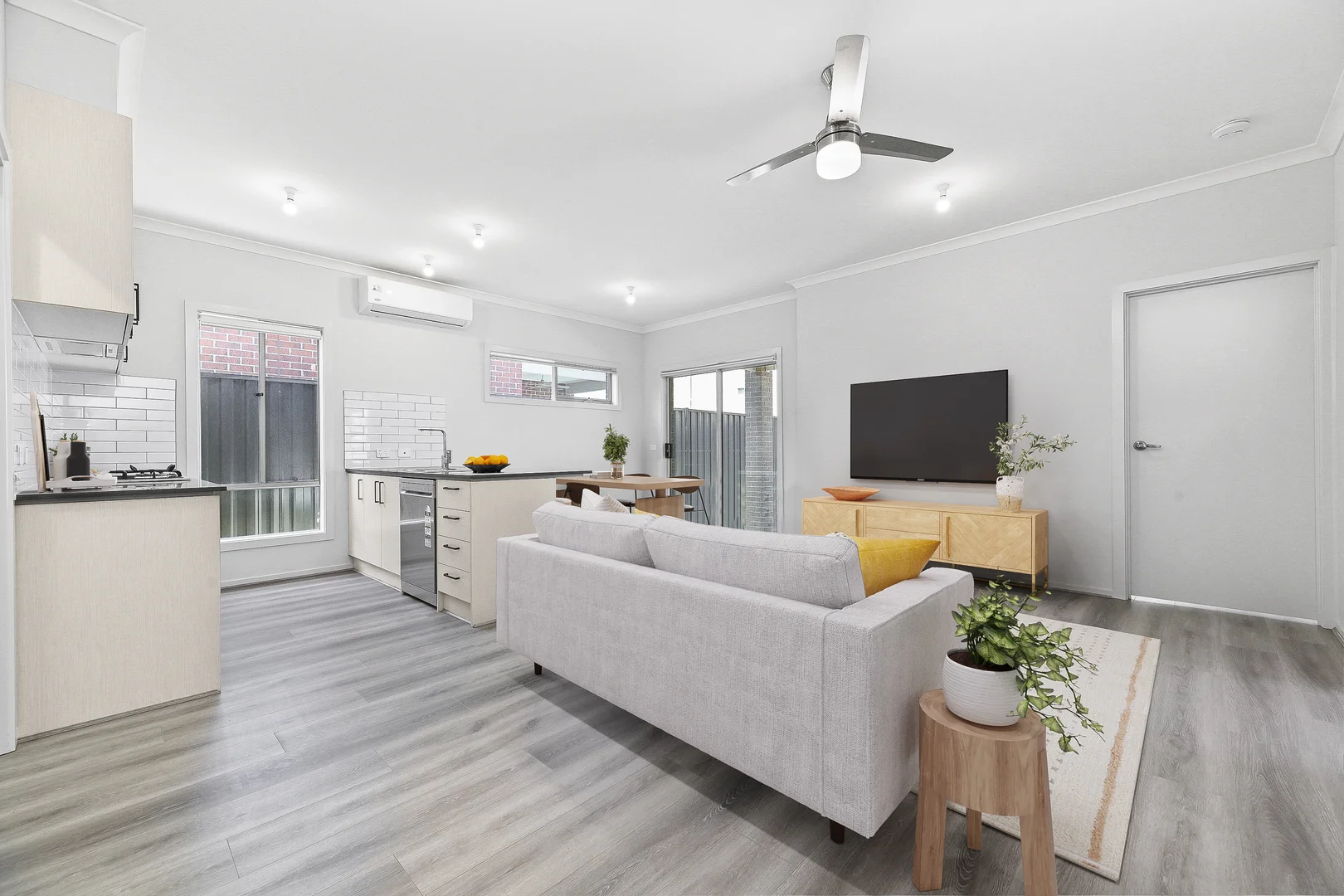 2 Salvia Way, Clyde North VIC 3978 photo 3